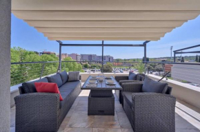 La Terrazza * * * *City Center Lux New Apt+Parking (Self check-in)